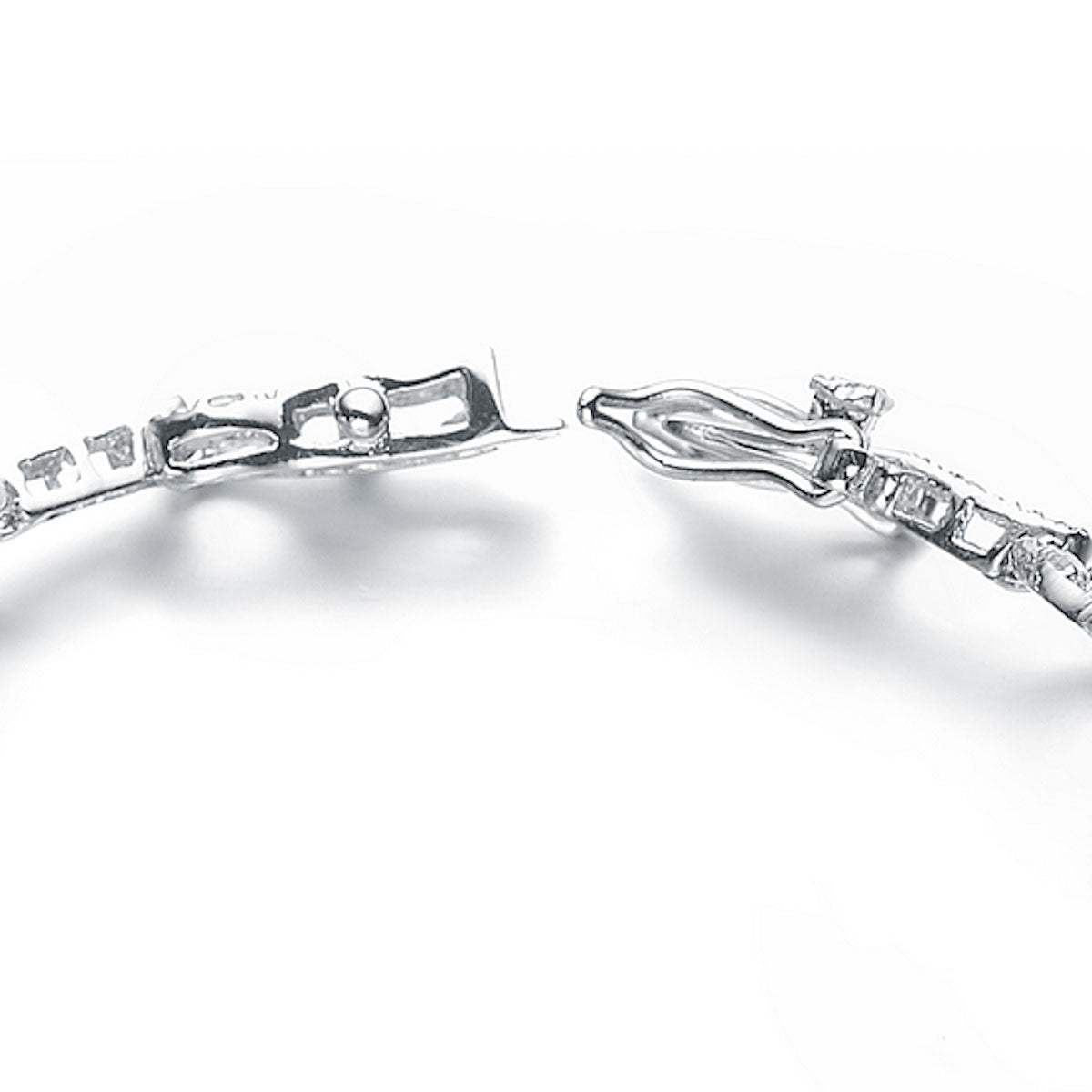 Plated Hammered Bracelet GENEVIVE
