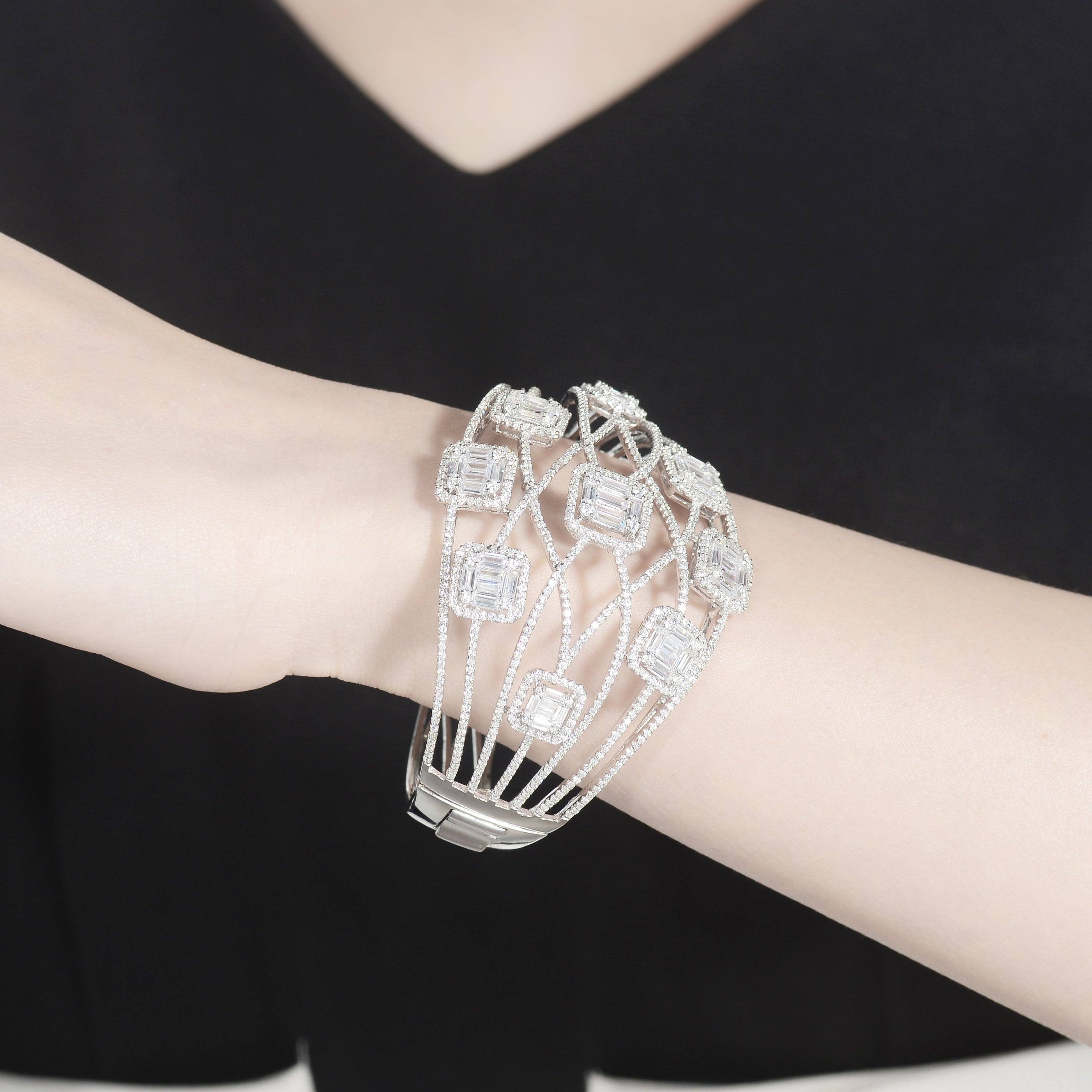 Corinne Bangle Bracelet GENEVIVE
