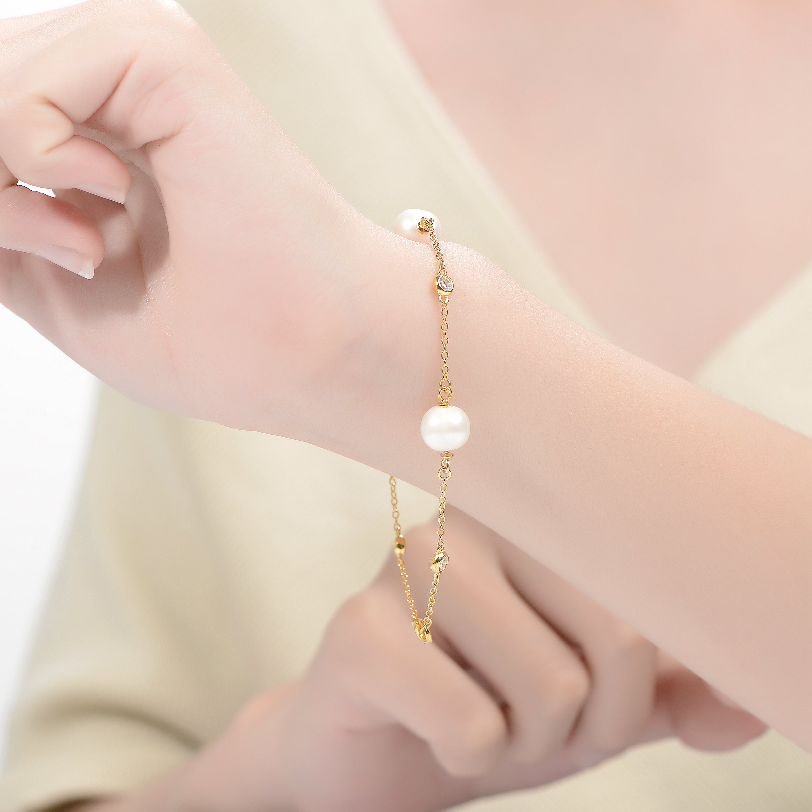Danielle Statement Pearl Bezel Station Bracelet GENEVIVE