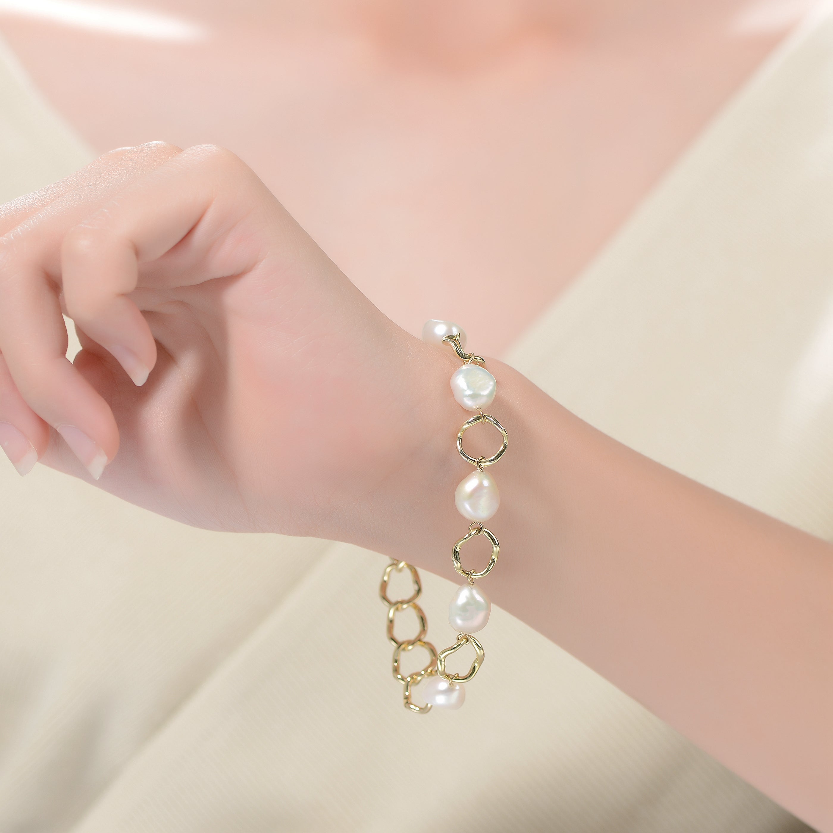 Brigitte Pearl Midi Round Bracelet GENEVIVE