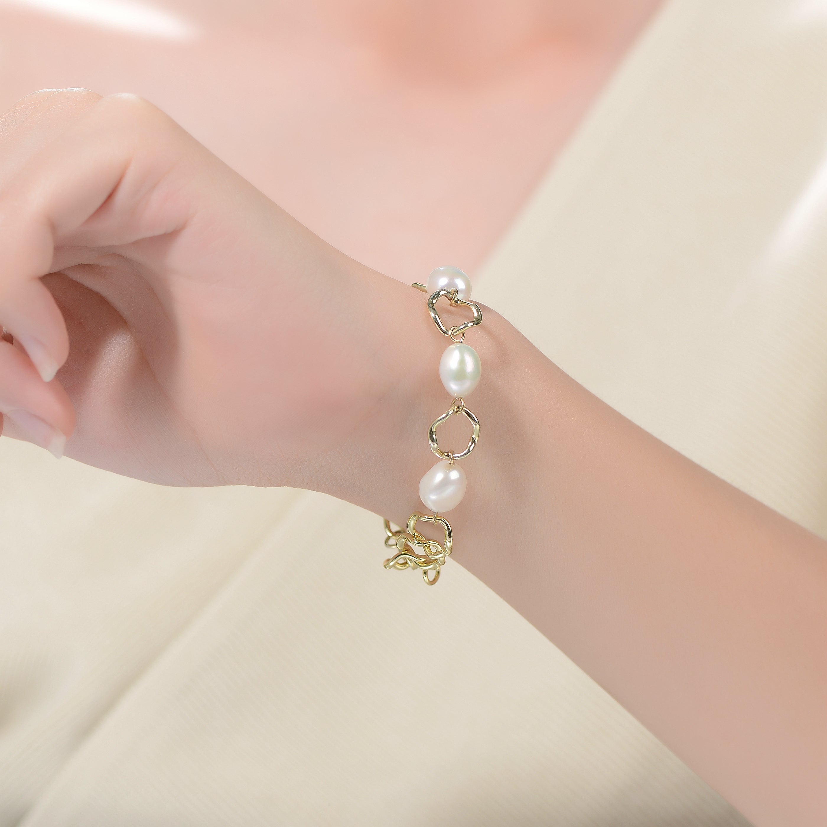 Brigitte Pearl Midi Round Bracelet GENEVIVE