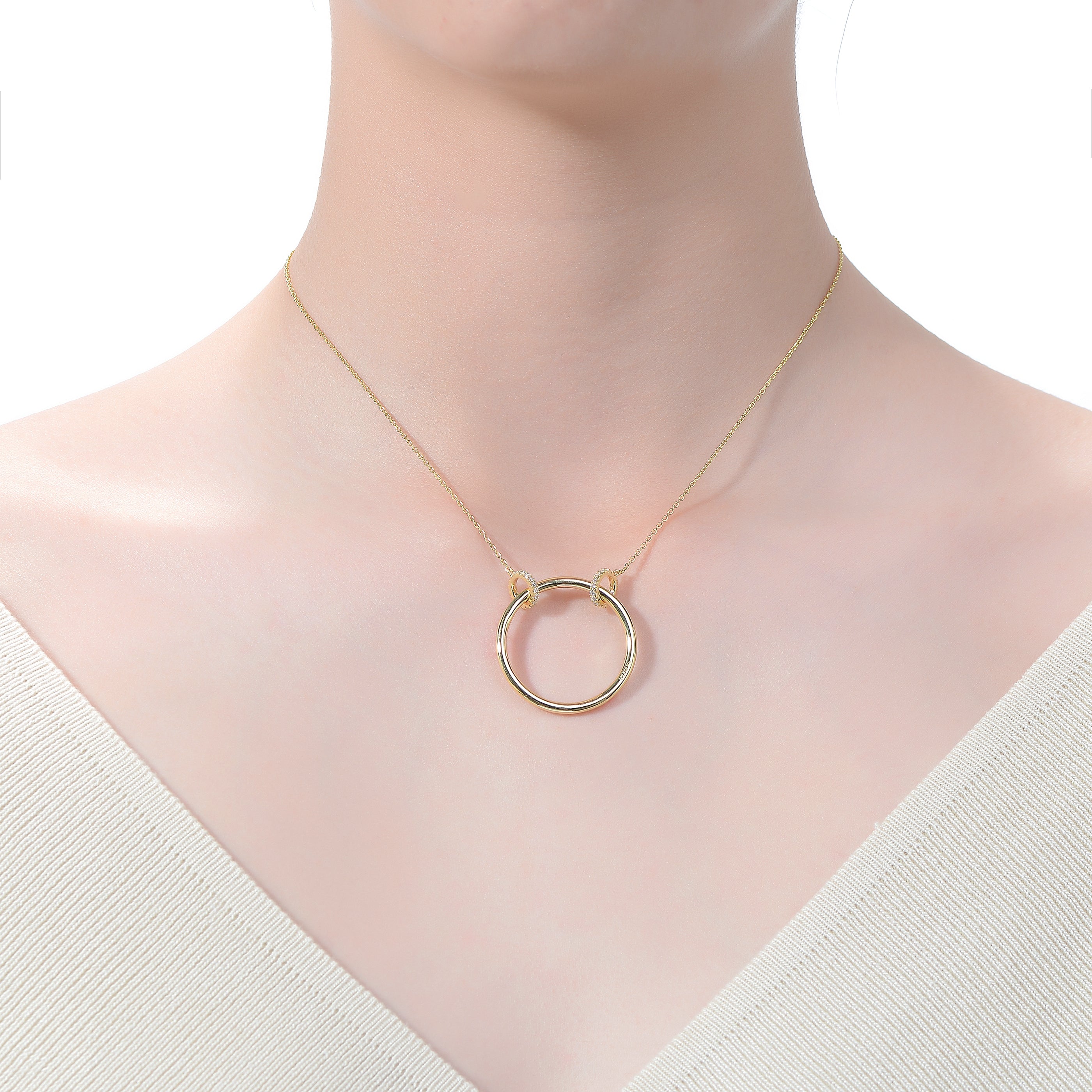 Triomphe Triple Circle Necklace GENEVIVE