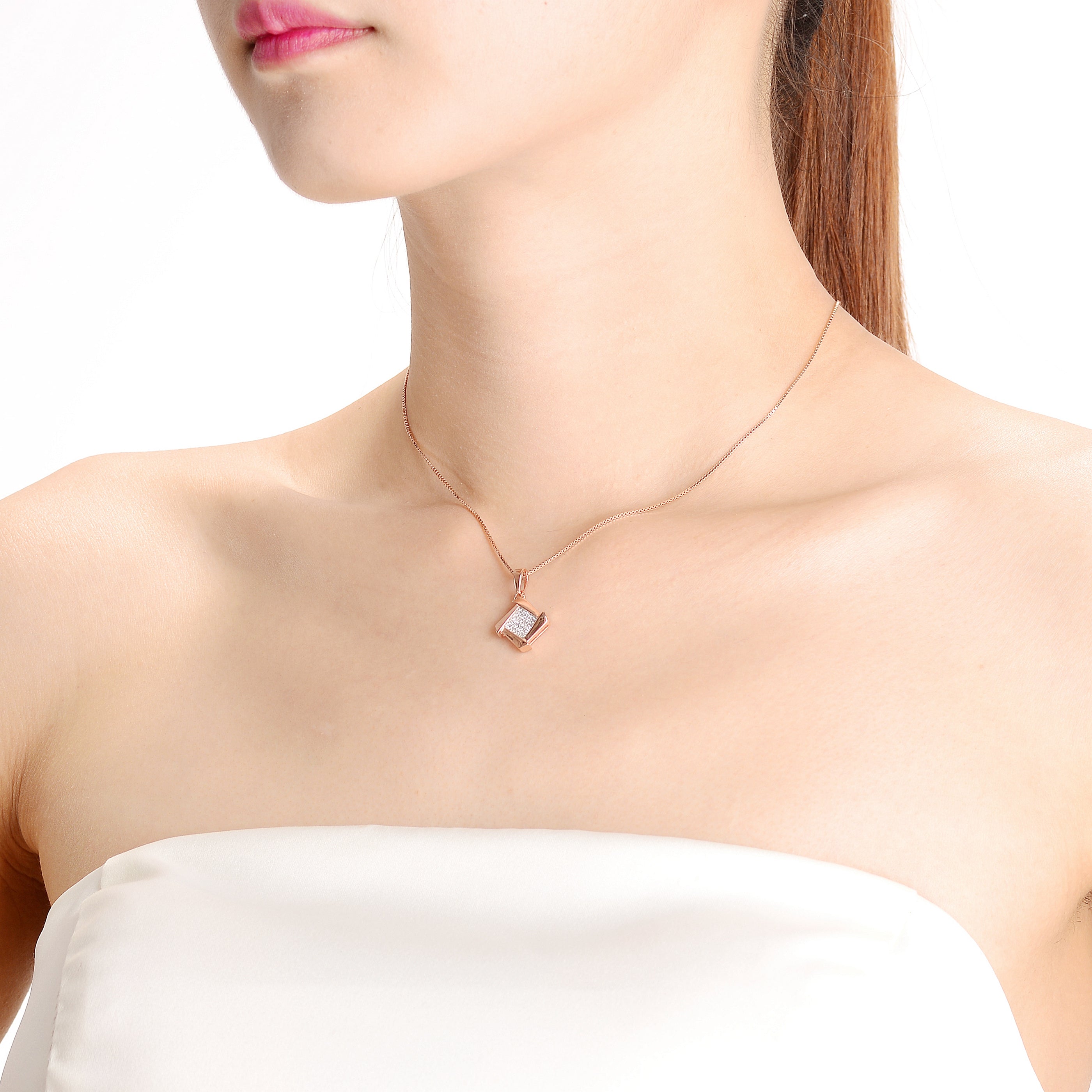 Ariana Dainty Pendant Necklace GENEVIVE