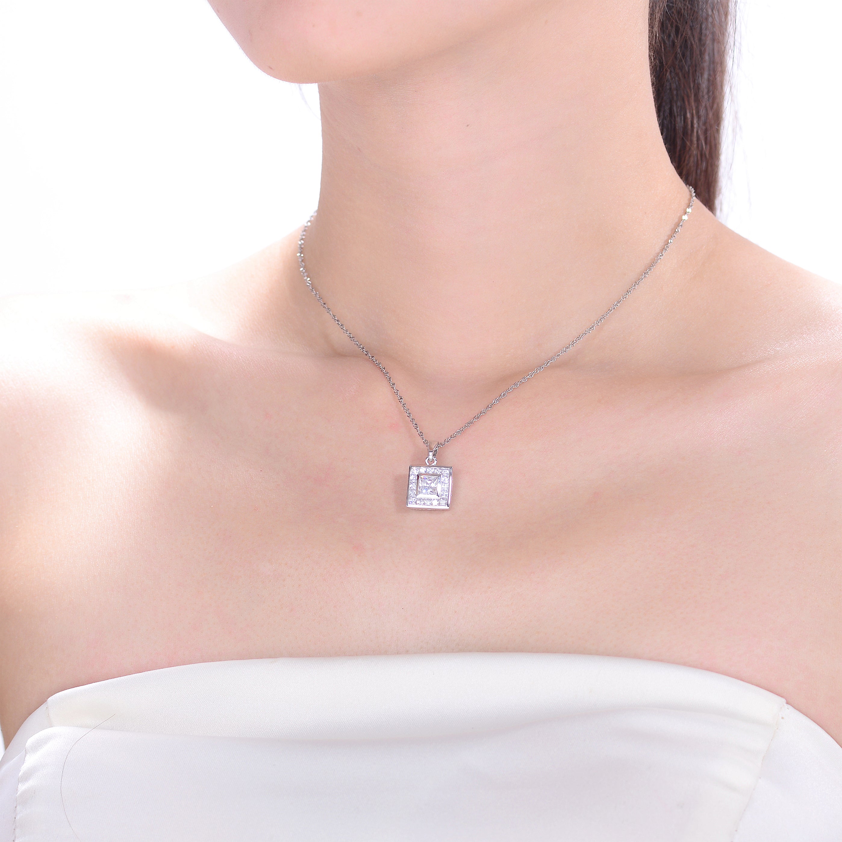 Déco Classic Square Mirror Necklace GENEVIVE