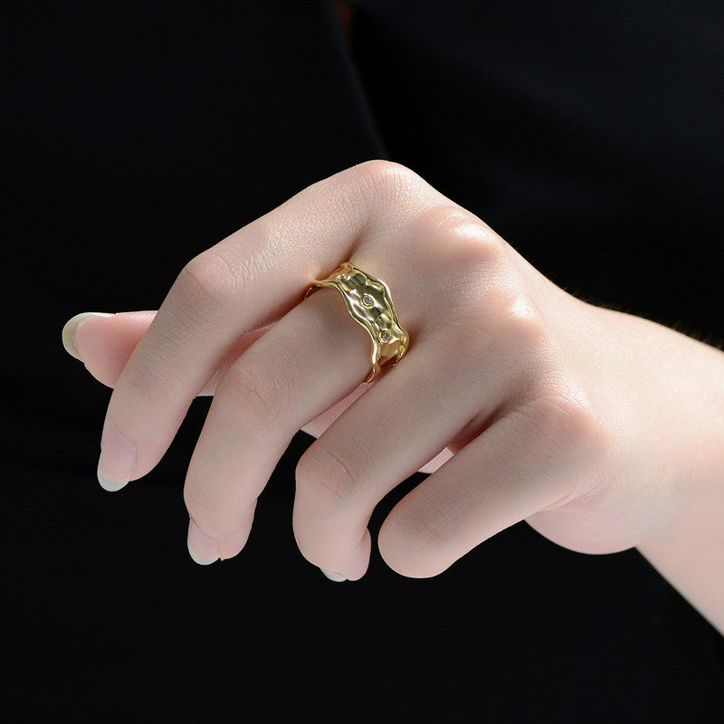 Ariana Wavy Sparkle Ring GENEVIVE