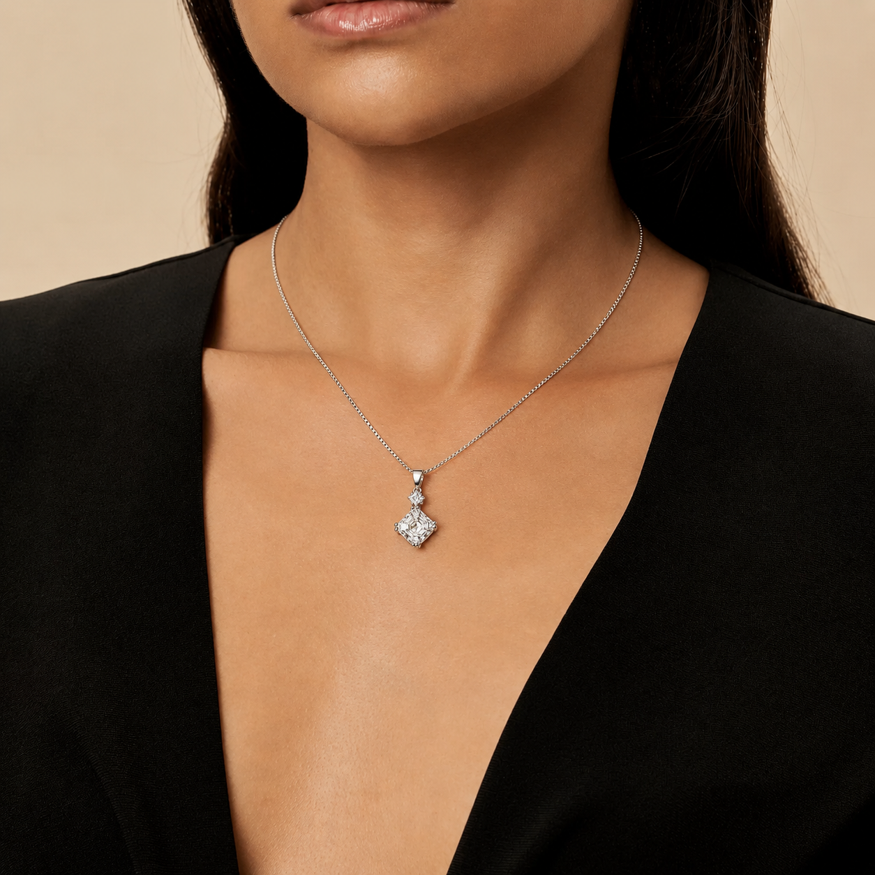 Déco Dainty Argyle Pendant Necklace GENEVIVE
