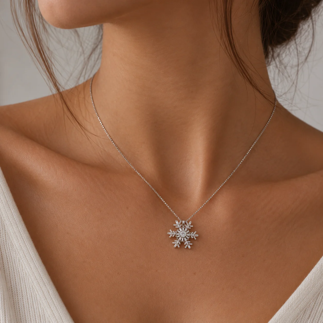 Champéry Snowflake Midi Pendant Necklace GENEVIVE