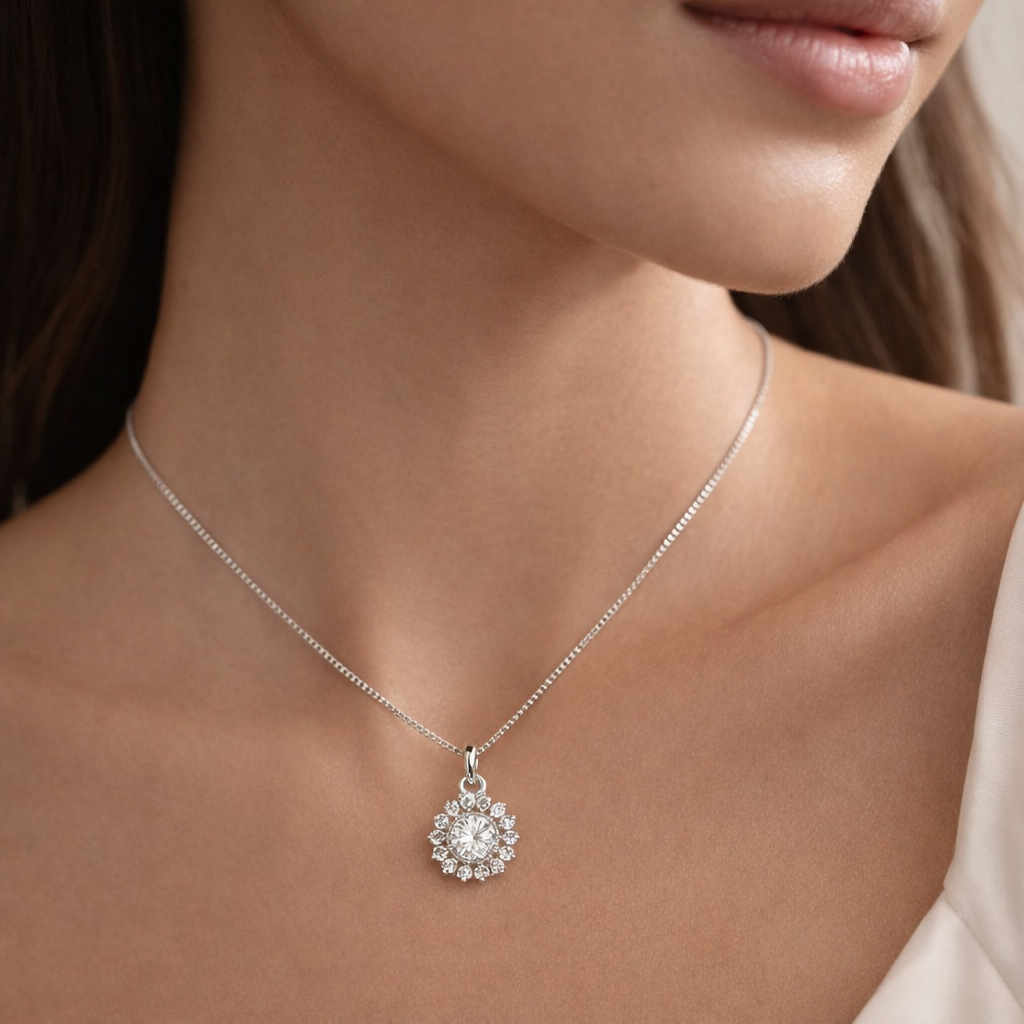 Les Haudères Snowflake Halo Pendant Necklace GENEVIVE