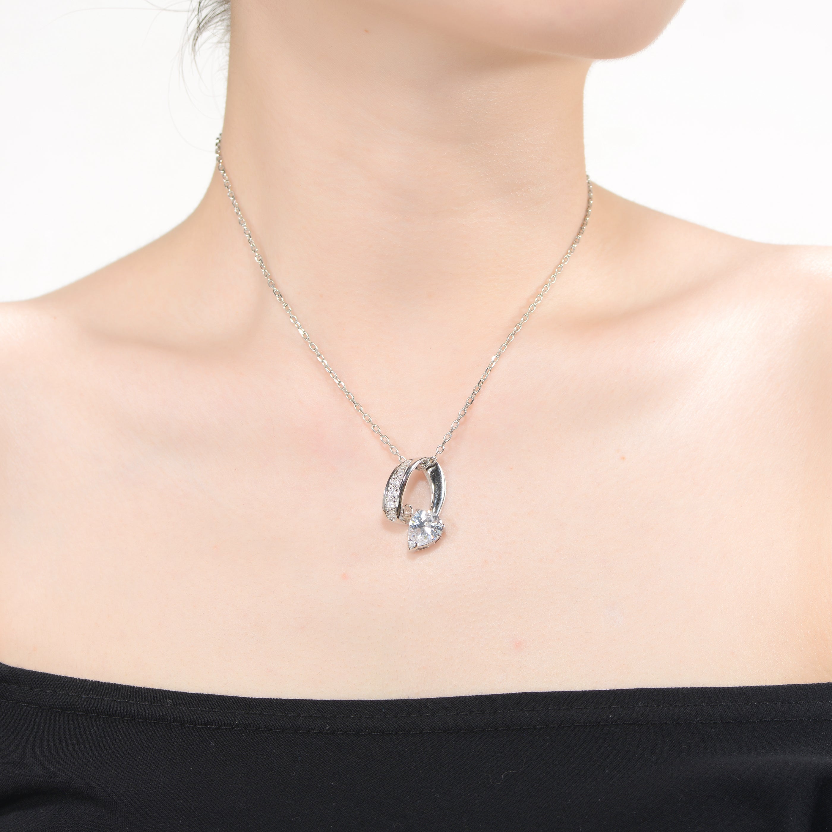 Étoile filante Loop Pendant Necklace GENEVIVE