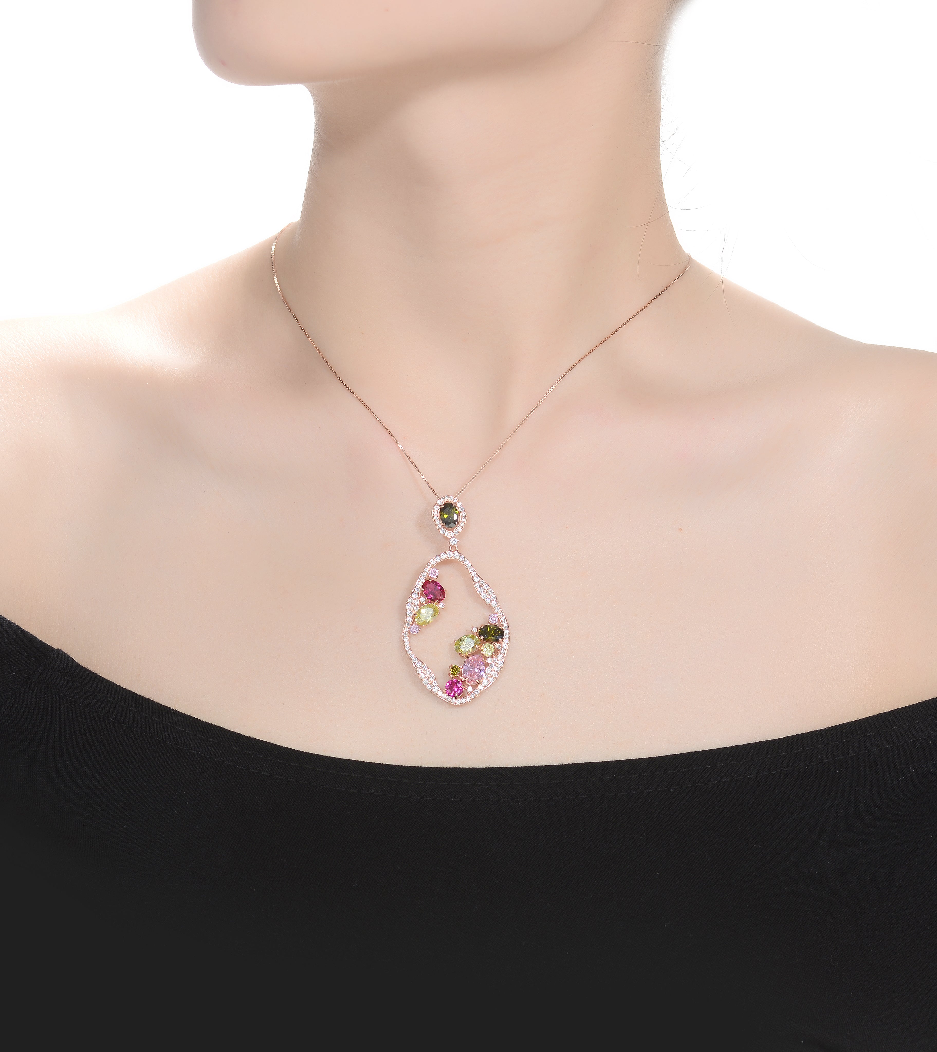 Élise Asymmetrical Oval Pendentif Necklace GENEVIVE