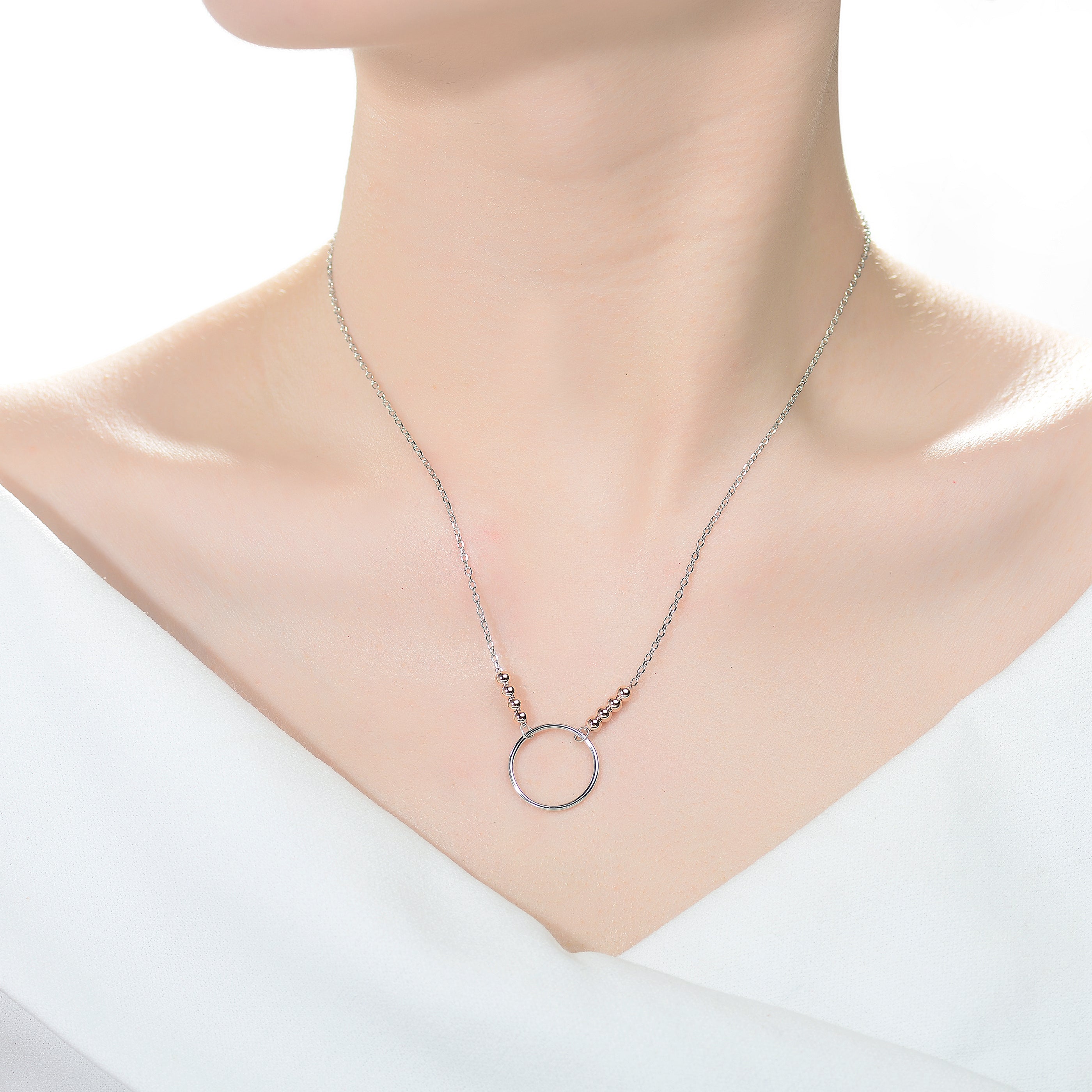Sabrina Round Halo Collier Necklace GENEVIVE